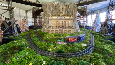 Next stop for holiday fun: A botanical garden train show