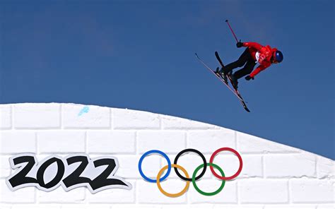 Freestyle skiing-Gu makes it through 'scary' freeski slopestyle ...