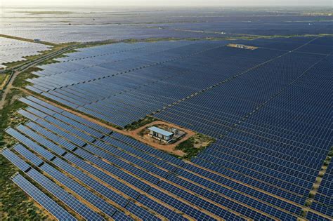 Inde: rentabiliser le désert grâce à l'énergie solaire