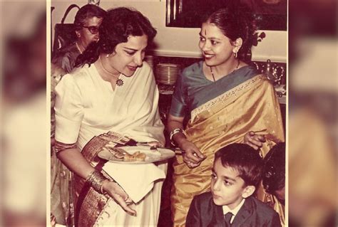 This Rare Childhood Photo Of Sanjay Dutt With His Mother, Nargis Dutt ...