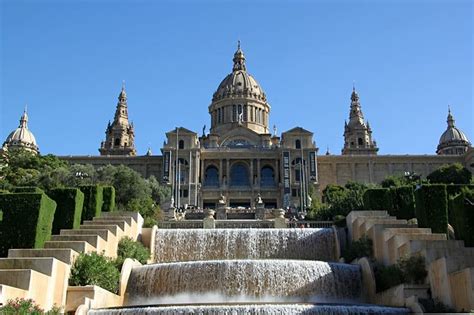 What to do in Montjuic Barcelona ~ Castle, cable car, Magic Fountain