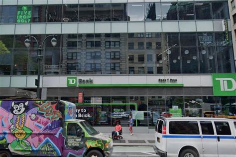 NYC TD Bank thief makes off with $200,000