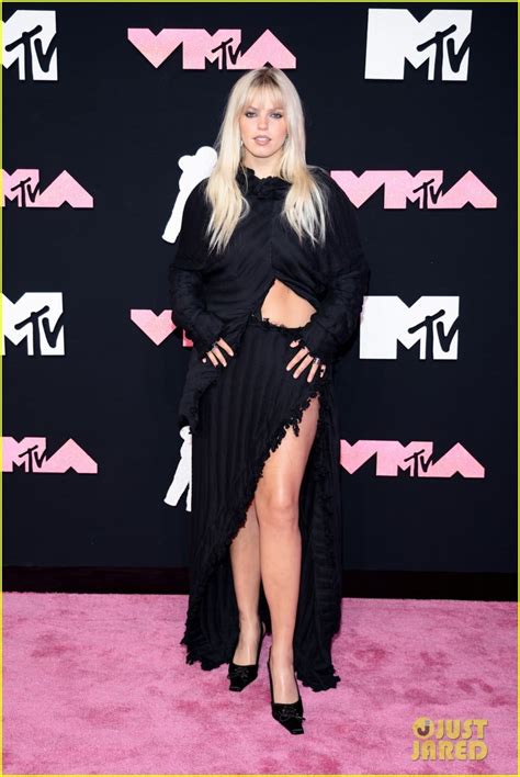 Reneé Rapp Stuns in Black on MTV VMAs 2023 Red Carpet: Photo 4967590 ...