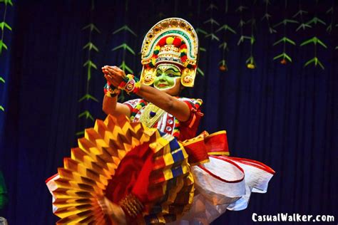 Ottan Thullal : A 300 Year Old Traditional Solo Dance & Drama Art Form ...