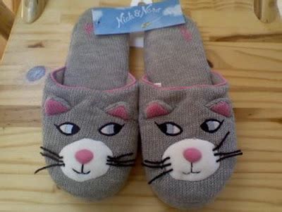 Curious, Funny Photos / Pictures: Funny feet slippers - 33 Pics