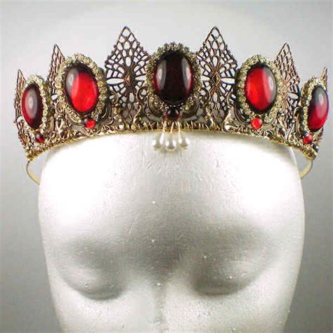 Anne Boleyn Gemstone Tiara You could make one of these in your colours ...