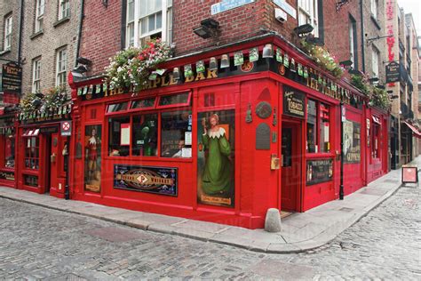 Ireland, Dublin. Exterior of popular Temple Bar in the Temple Bar ...