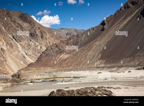 India, Ladakh, Nubra Valley, Yagulung, Masang Rzampa suspension bridge ...