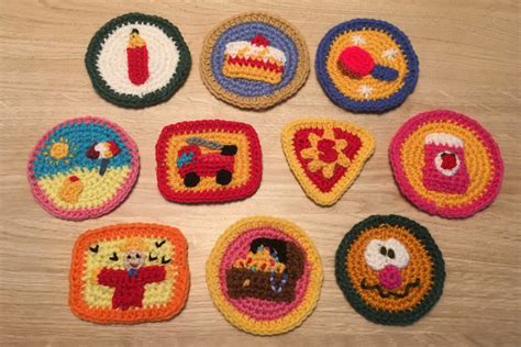 Solmuteoriaa - Hey Duggee Badges Crochet Pattern