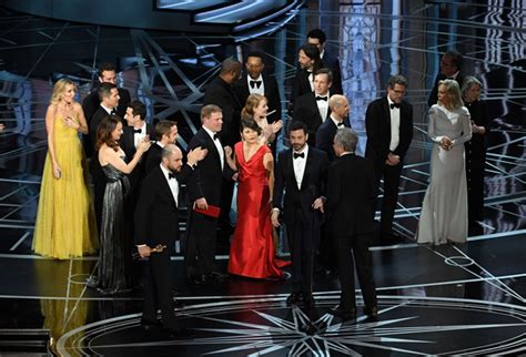 Oscars 2017: 'Moonlight' wins best picture as Oscars ends in chaos ...