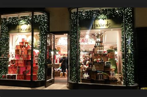 Harrods Christmas shop front #shop #shopfit #design | Christmas ...