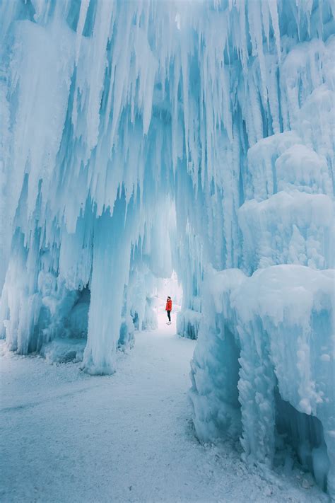 How To See The Most Beautiful Ice Castle In Alberta, Canada - Hand ...