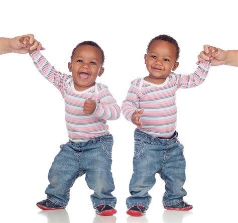 Should You Dress Your Twins the Same or Different? » TwinStuff