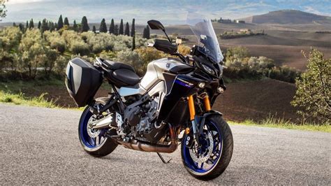 Honda VFR800 8th Gen Review - Reviewing A Cult Bike