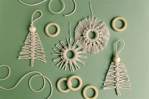 Holiday Crafts: DIY Macrame Christmas Ornament | The Pretty Life Girls