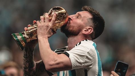 Lionel Messi with trophy FIFA World Cup Wallpaper 4k HD ID:11267