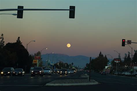 The Center of Attention | Moonrise, the Belt of Venus and Mo… | Flickr