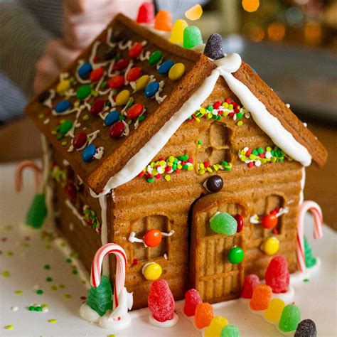 How to Make a Gingerbread House - Peanut Blossom