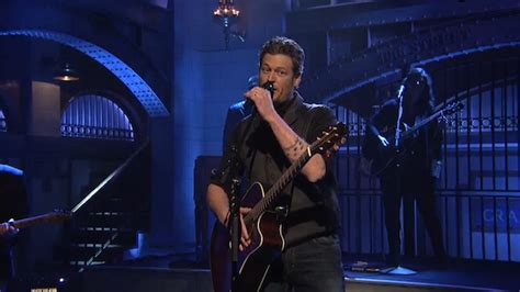 Blake Shelton Performs “Neon Light” & “Boys ‘Round Here” On ‘Saturday ...