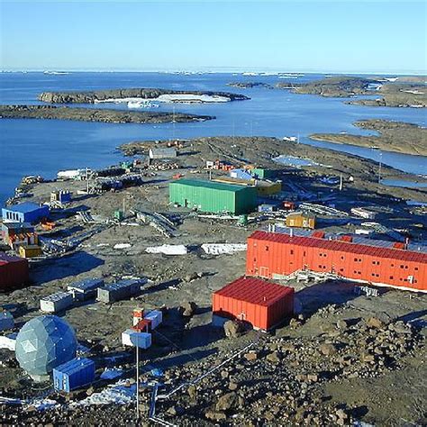 Celebrating all that is Mawson — Australian Antarctic Program (News 2004)