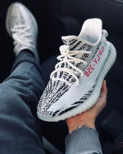 Yeezy Boost 350 V2 'Zebra' en 2023 | Modelos de zapatos nike ...