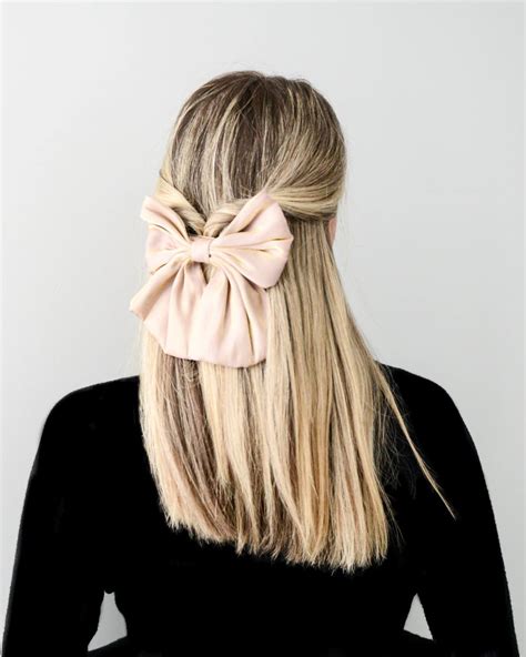 Lulus How-To: Hairstyles With Bows Tutorial - Lulus.com Fashion Blog