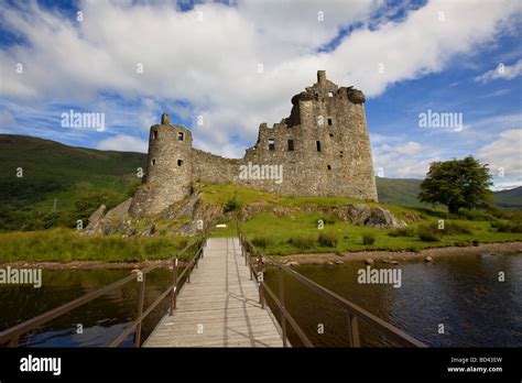 Ruins of Kilchurn Castle on Loch Awe in Scotland Stock Photo - Alamy