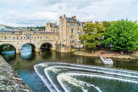 View of the Pulteney Bridge River Avon in Bath, England 2762553 Stock ...