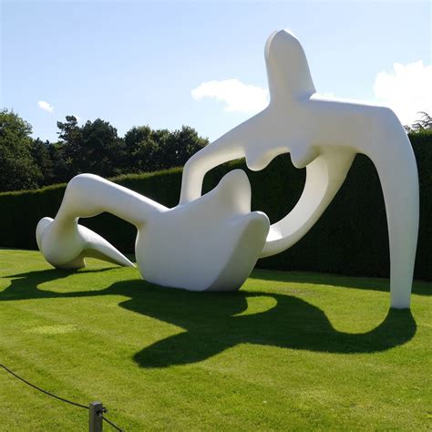 Henry Moore - Large Reclining Figure... © Rich Tea :: Geograph Britain ...