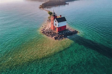 44 Beautiful Lighthouses in Upper Peninsula Michigan