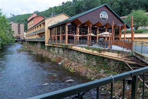 7 Best Hotels On The River In Gatlinburg, Tennessee - | Trip101