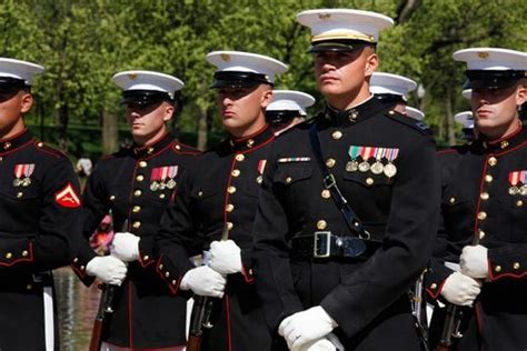 Officers: Making the Transition to a Civilian Job | Military.com