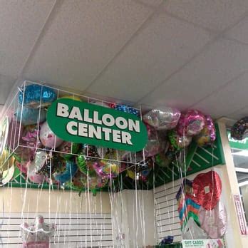 Gift ideas for dinner party: Dollar tree birthday balloons