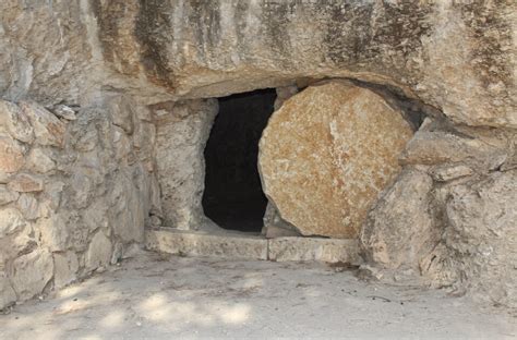 Biblical Israel: First Century Tombs and Burial - CBN Israel