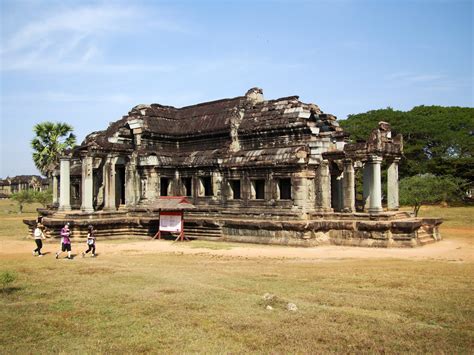 Asisbiz Angkor Wat Khmer architecture external library NW corner 02