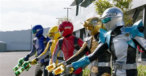 My Shiny Toy Robots: Series REVIEW: Power Rangers Beast Morphers