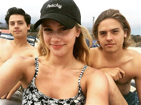 Lili Reinhardt Cole and Dylan Sprouse | Riverdale betty and jughead ...