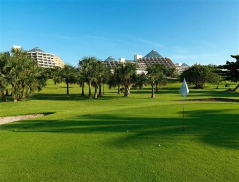 A Comparison of Cancun Golf Resorts