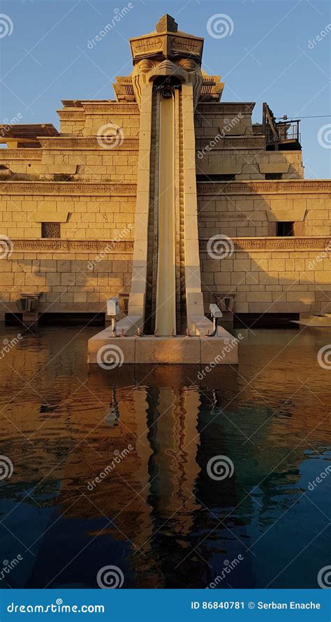 Leap of Faith Slide, Atlantis Waterpark, Dubai Stock Image - Image of ...