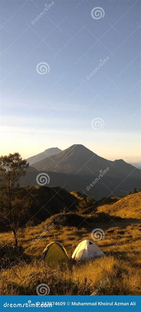 Sunrise Gunung Prau editorial stock image. Image of wilderness - 247974609