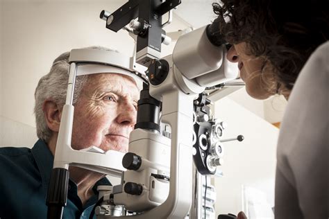 Macular Hole vs. Macular Pucker: Symptoms, Treatment, and When Surgery ...