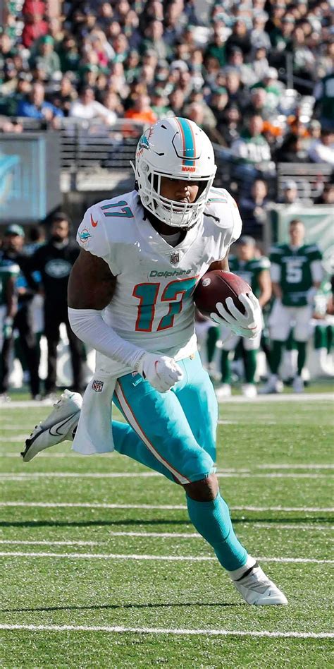 Jaylen Waddle Background - iXpap in 2022 | Miami dolphins wallpaper ...