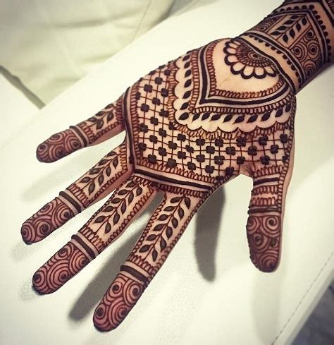 Share 81+ mehndi indian design simple - seven.edu.vn