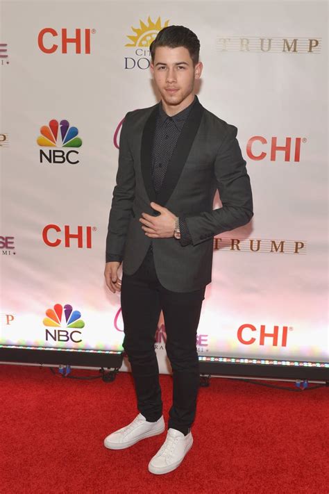 Nick Jonas = 5'9" | Male Celebrity Heights | Pictures | POPSUGAR ...