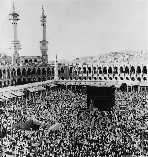 LOOK: Mecca's Dramatic Transformation Over The Past Century | The o ...