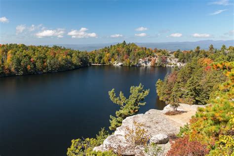 Hiking the Lake Minnewaska Trail at Minnewaska State Park Preserve ...