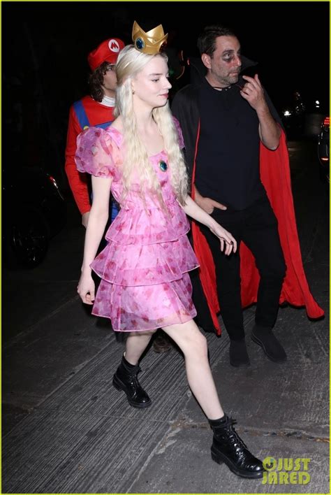 Photo: anya taylor joy princess peach halloween costume 06 | Photo ...