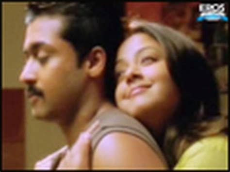 Jyothika having a nice time - Sillunu Oru Kaadhal - YouTube