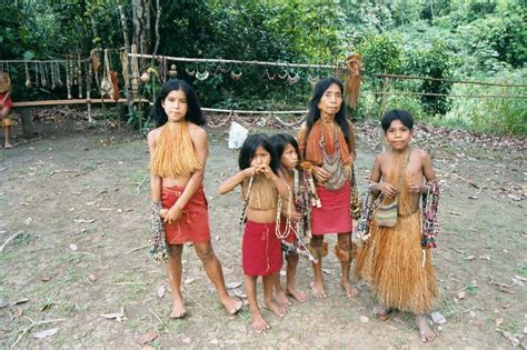 Amazon Indian Tribes | Local amazon tribe family on Sinchucuy ...