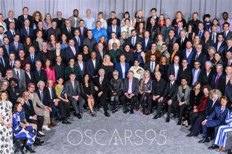 See the 2023 Oscar nominees class photo | EW.com